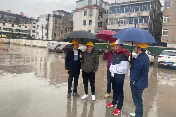 1609314856473257.jpg 南昌市政公用集團(tuán)領(lǐng)導(dǎo)蒞臨桃花南路安置房項(xiàng)目指導(dǎo)工作600400P1.jpg