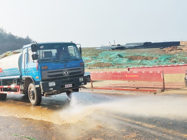 1612340818113239.jpg 南昌市政建設(shè)集團麥園生活垃圾填埋場終期封場工程進行節(jié)前安全檢查6002.jpg