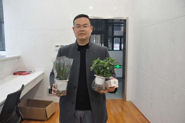 1614941008110773.jpg 南昌市政建設(shè)集團開展學(xué)雷鋒文明城市共創(chuàng)共建舊物兌換活動3.jpg