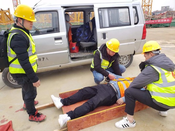1616398329134758.jpg 南昌市政建設(shè)集團(tuán)開展觸電事故應(yīng)急救援演練6004.jpg