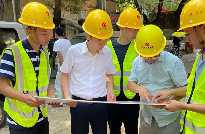 1630546489378986.jpg 南昌市政建設(shè)集團2021年青山湖區(qū)老舊社區(qū)改造項目檢查指導(dǎo)6911.jpg