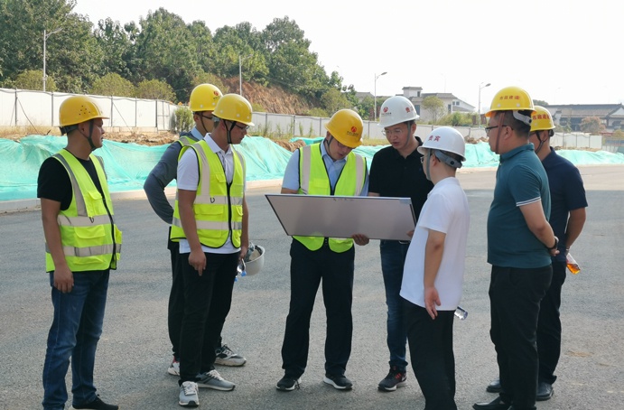 1632282236399668.jpg 南昌市政建設(shè)集團(tuán)中秋節(jié)走訪慰問項(xiàng)目一線職工6912.jpg