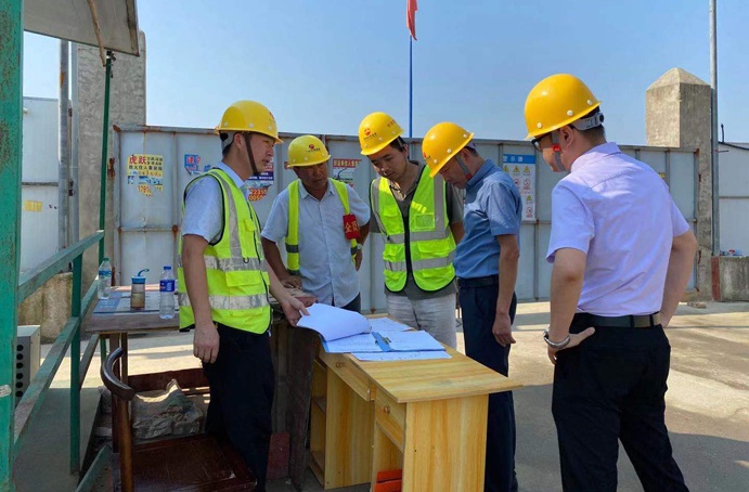 1632282241254720.jpg 南昌市政建設(shè)集團(tuán)中秋節(jié)走訪慰問項(xiàng)目一線職工6913.jpg