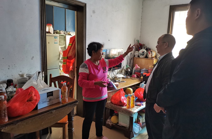 1634867055868823.jpg 南昌市政建設(shè)集團(tuán)重陽(yáng)節(jié)走訪慰問(wèn)困難職工691.jpg