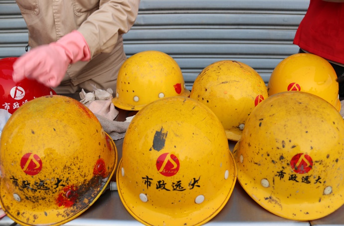 1646624268507057.jpg 南昌市政遠(yuǎn)大團(tuán)支部開展“為產(chǎn)線員工清洗安全帽”活動691.jpg