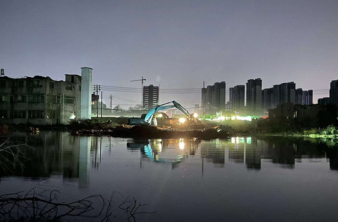 1649292878166774.jpg 清明假期 他們堅(jiān)守項(xiàng)目建設(shè)一線3.jpg