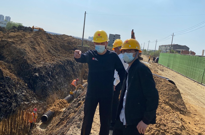 1649900167479557.jpg 徐旭前往昌東三路道路建設(shè)工程項(xiàng)目檢查指導(dǎo)疫情防控安全生產(chǎn)工作691.jpg