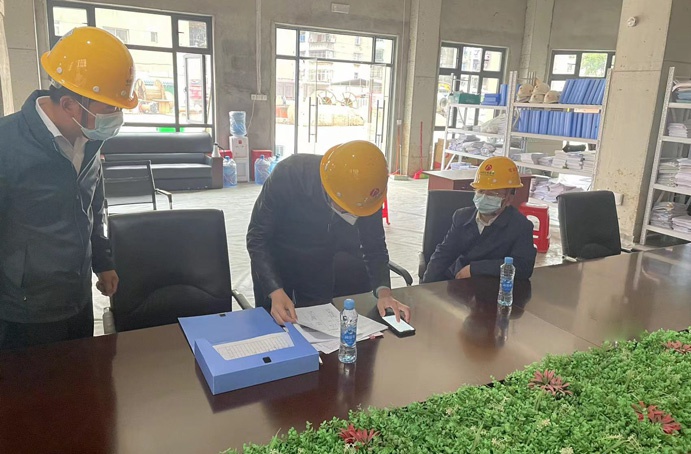 1651712320851387.jpg 肖長華深入桃南項目督導部署假期疫情防控工作691.jpg