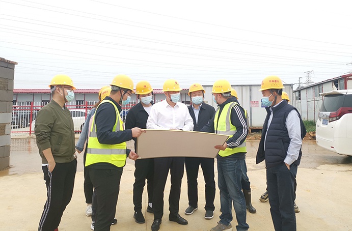 徐旭帶隊(duì)深入項(xiàng)目督導(dǎo)假期疫情防控、安全生產(chǎn)工作，看望慰問一線職工03.jpg
