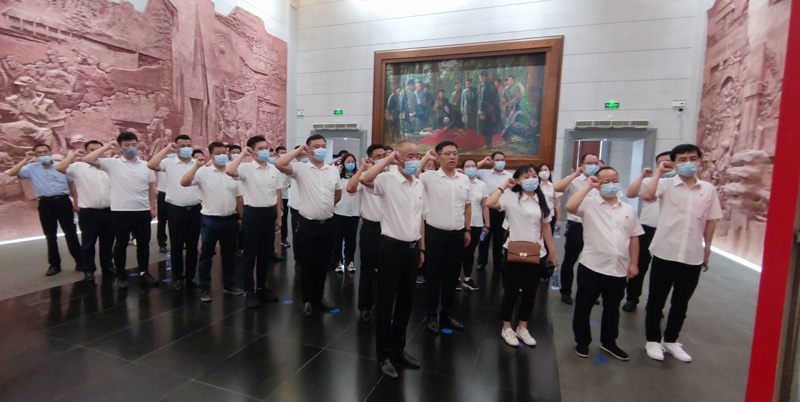 南昌市政建設(shè)集團開展“迎七一”系列活動暨不忘初心廣場啟用儀式 南昌市政建設(shè)集團開展“迎七一”系列活動暨不忘初心廣場啟用儀式