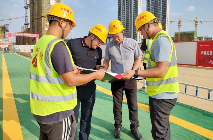 王海龍到市政公用城三期項(xiàng)目檢查指導(dǎo) 王海龍到市政公用城三期項(xiàng)目檢查指導(dǎo)