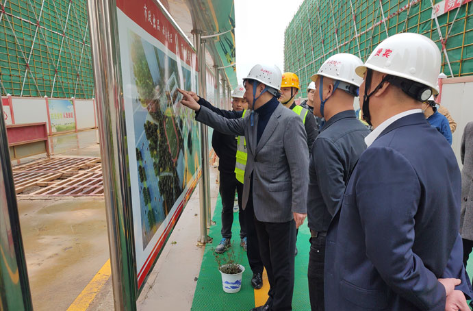 南昌大學(xué)附屬學(xué)校黨委書記何海翔到市政公用城三期H地塊(學(xué)校)項目走訪調(diào)研 南昌大學(xué)附屬學(xué)校黨委書記何海翔到市政公用城三期H地塊(學(xué)校)項目走訪調(diào)研