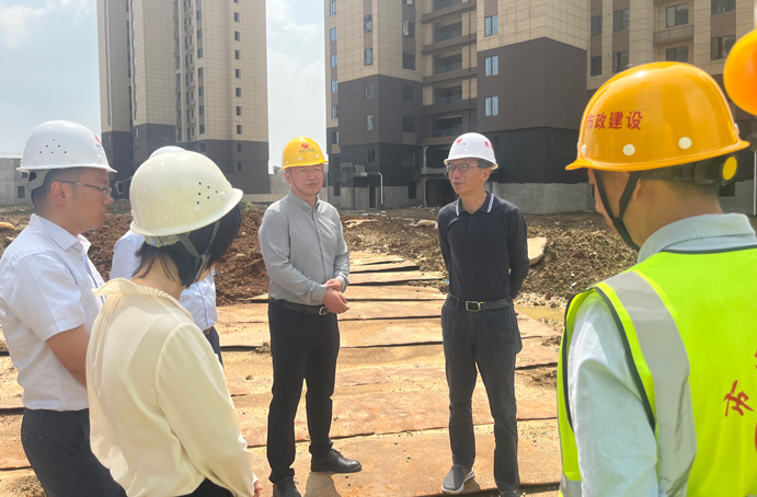市政公用集團(tuán)總工程師鄭學(xué)平到秦坊安置房項(xiàng)目調(diào)研 市政公用集團(tuán)總工程師鄭學(xué)平到秦坊安置房項(xiàng)目調(diào)研
