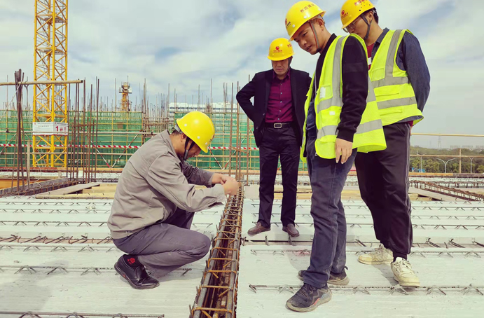 五一勞動獎?wù)芦@得者項(xiàng)目黨支部書記、副總工程師周天奇