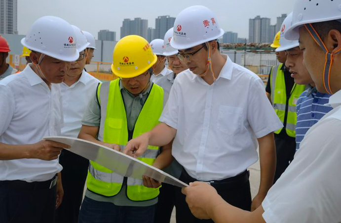 市政公用集團(tuán)副總經(jīng)理楊閑冬到我司杭政儲出(2023)4號地塊項目調(diào)研安全生產(chǎn)工作 市政公用集團(tuán)副總經(jīng)理楊閑冬到我司杭政儲出(2023)4號地塊項目調(diào)研安全生產(chǎn)工作