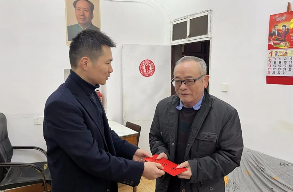 南昌市政建設(shè)集團開展2024年春節(jié)“送溫暖”走訪慰問行動 南昌市政建設(shè)集團開展2024年春節(jié)“送溫暖”走訪慰問行動