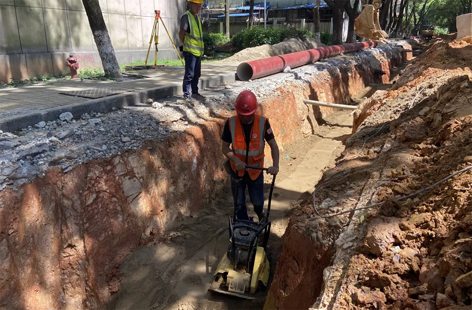 江西財經(jīng)大學(xué)雨污分流項目爭分奪秒搶進度 江西財經(jīng)大學(xué)雨污分流項目爭分奪秒搶進度