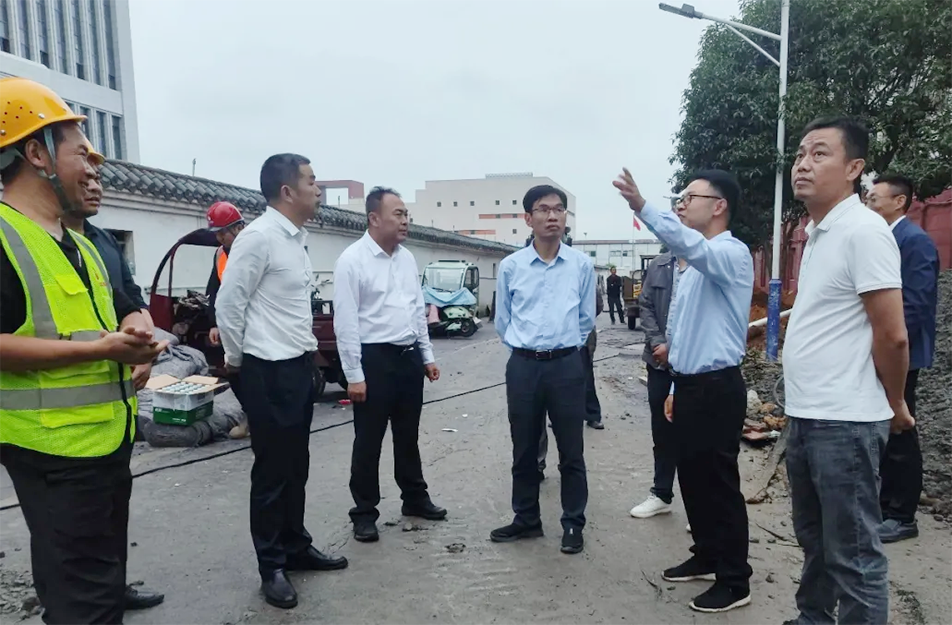 南昌市委辦公室正縣級督查專員賴?yán)^紅到新建區(qū)老舊小區(qū)改造項目調(diào)研 南昌市委辦公室正縣級督查專員賴?yán)^紅到新建區(qū)老舊小區(qū)改造項目調(diào)研