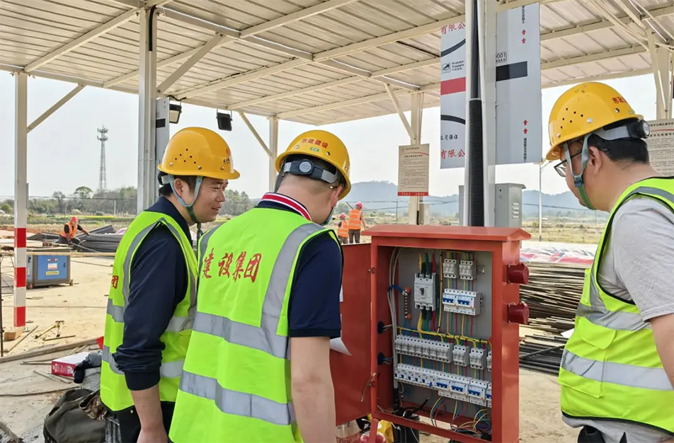 南昌市政建設集團有限公司緊急開展強對流天氣專項安全檢查，全面排查設備加固、用電安全、排水防澇及應急物資，筑牢極端天氣施工安全防線