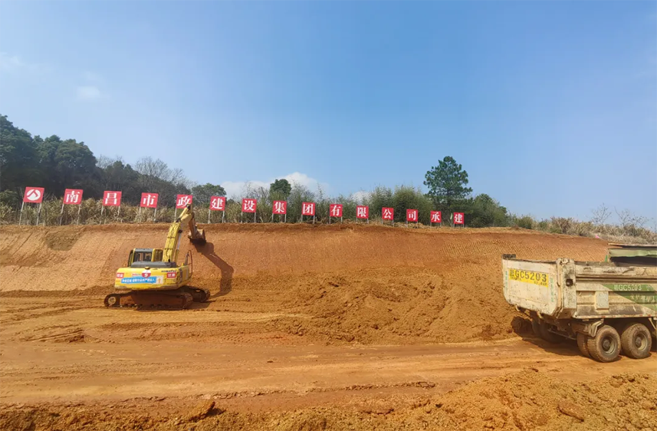 市政建設(shè)重點(diǎn)工程攻堅(jiān)|云翔大道路基填方85%與廣州路東延北半幅通車(chē)沖刺 市政建設(shè)重點(diǎn)工程攻堅(jiān)|云翔大道路基填方85%與廣州路東延北半幅通車(chē)沖刺