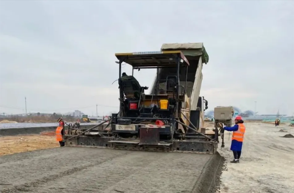 市政建設(shè)重點(diǎn)工程攻堅(jiān)|云翔大道路基填方85%與廣州路東延北半幅通車(chē)沖刺 市政建設(shè)重點(diǎn)工程攻堅(jiān)|云翔大道路基填方85%與廣州路東延北半幅通車(chē)沖刺