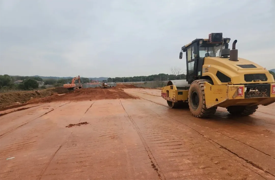 云翔大道項目路基全線貫通 | 飽和式施工加速推進，助力區(qū)域交通升級