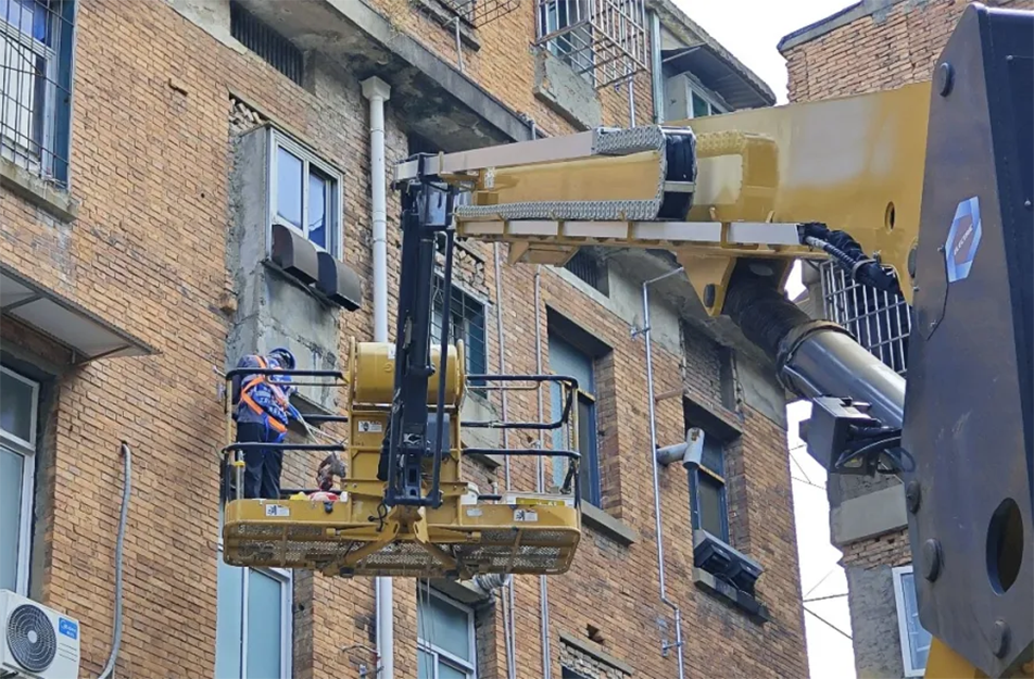 南昌燃?xì)飧脑祉?xiàng)目創(chuàng)新安全管理模式 高空作業(yè)車+無人機(jī)構(gòu)筑立體防護(hù) 南昌燃?xì)飧脑祉?xiàng)目創(chuàng)新安全管理模式 高空作業(yè)車+無人機(jī)構(gòu)筑立體防護(hù)