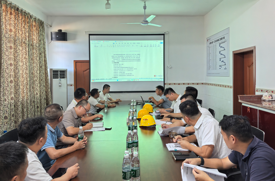 云翔大道項目瀝青攤鋪技術交底會 | 白曉偉強調(diào)原材料質(zhì)量與過程安全管控 云翔大道項目瀝青攤鋪技術交底會 | 白曉偉強調(diào)原材料質(zhì)量與過程安全管控